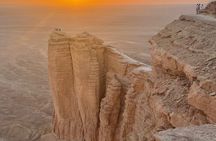 Explore Edge of The World in a Private Trip with Saudi Dinner