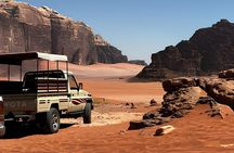 Discover Wadi Rum by 4x4 with a Bedouin guide