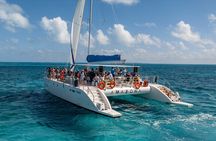 Isla Mujeres Catamaran Tour from Cancun with snorkel and Open Bar