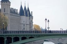 Historic Left Bank Walking Tour in Paris