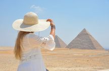 Tour to the Pyramids with Professional Photographer from Hurghada