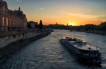 Discover Notre Dame’s Crypt with an Archeologist + River Cruise