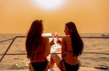 Luxury Sunset Sailing Cruise in Cancun with Light Dinner and Open Bar 