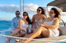 Luxury Sunset Sailing Cruise in Cancun with Light Dinner and Open Bar 