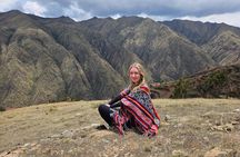 Walk with Alpacas and Llamas in Chinchero