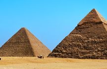 Layover Tour to Pyramids, The Museum, Bazaar and Light show