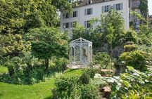Montmartre Marvels Small-Group Tour with Renoir Gardens Entrance