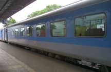 Taj Mahal Day Tour with Akbar Tomb from Delhi by Superfast Train