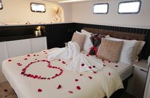 Dubai Luxury Private Yacht Rental - 64ft Hatteras Vogue