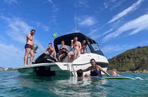 Private Boat Tour through the beautiful beaches and islands of Búzios 