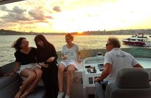 Istanbul Bosphorus Sunset Yacht Cruise with Snacks & Live Guide