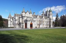 Private Balmoral Walking Tour to Queens Secret Cabin & the Castle