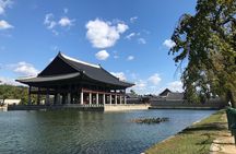  Gyeongbokgung Palace & Bukchon Village Walking Tour 