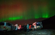 4x4 Minibus Northern Lights with Photo and snacks from Reykjavik