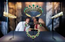 Guided Kensington Palace Tour, Royal Guard Change & Afternoon Tea