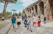 Pompeii in 2 Hours with Archaeologist & Amphitheatre Visit
