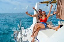 From Puerto Morelos: Luxury Catamaran Excursion to Isla Mujeres