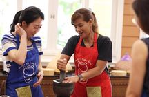 Bangkok Thai Cooking Class and Vibrant Market Tour in Silom 