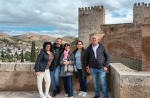 Guided tour of La Alhambra with tickets included