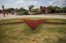 Minivan to Communist Statues and Memento Park with Live Guide