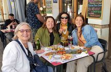 Barcelona Old Town Night Small Group Tour with Tapas & Flamenco