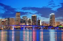 The best Miami boat party with DJ, drinks and lights of the city