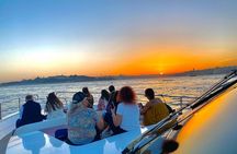 İstanbul Bosphorus Sunset Cruise with Guide - Snack and Beverage