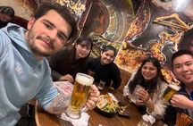 Tokyo: Shinjuku Bar Hopping & Night Walking Tour