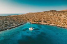 Heraklion: Luxe Catamaran Sailing Cruise to Dia Island with Lunch