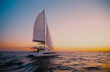 Heraklion: Romantic Sunset Cruise to Dia - Snacks and Drinks