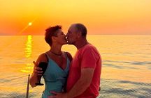 Heraklion: Romantic Sunset Cruise to Dia - Snacks and Drinks