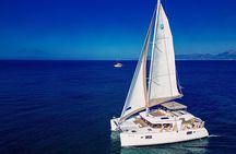 Heraklion: Private Catamaran Cruise to Dia with Meal & Drinks
