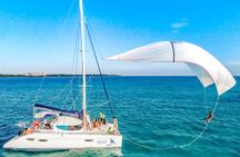 Isla Mujeres Catamaran Tour from Cancun with snorkel and Open Bar
