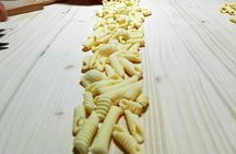 Bari: Home Cooking Class- Make Cavatelli & Capunti with Wine