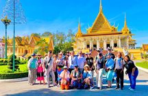 Phnom Penh Full Day City Tour, Breakfast & Lunch by Tuk-Tuk 