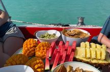 Bacalar: 4hr Private Sailing Tour with Guacamole & Drinks