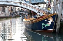 Venice : Magic at Sunset by Vintage Boat (Small Group)