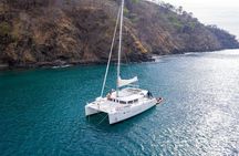 Costa Rica Catamaran: Private Morning Tour with Snorkel & Drinks