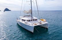 Costa Rica Catamaran: Private Morning Tour with Snorkel & Drinks