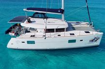 Private Catamaran Tour to Isla Mujeres 
