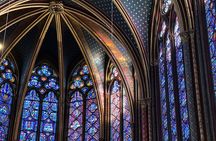 In the Heart of Paris Sainte Chapelle to Notre Dame - Small Group