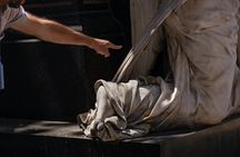 Recoleta Cemetery - Small Group Tour of History & Secrets