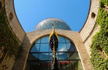 Salvador Dalí Museum, House & Cadaqués Ultimate Semi-Private Tour