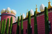 Salvador Dalí Museum, House & Cadaqués Ultimate Semi-Private Tour