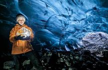 Sindri’s Ice Cave Photography Tour: A Local’s Perspective