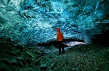 Sindri’s Ice Cave Photography Tour: A Local’s Perspective