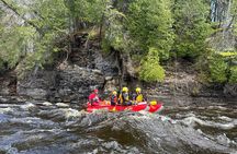 Rafting and kayaking on the Jacques Cartier River