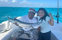 Private Fishing Tour in the Bay of Isla women 