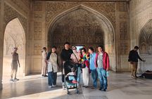 Agra: Taj Mahal with Mausoleum Skip the Line tickets & guide