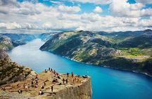 Majestic Hike Experience to Preikestolen with Local Guide
